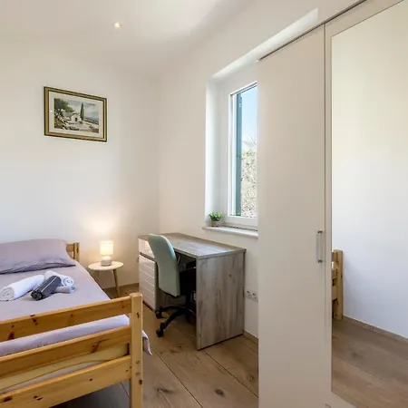 Ferula, 3 Bedroom Near Bacvice Apartment Split