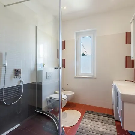 Apartment Ferula, 3 Bedroom Near Bacvice