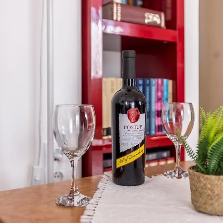 Ferula, 3 Bedroom Near Bacvice Apartment Split